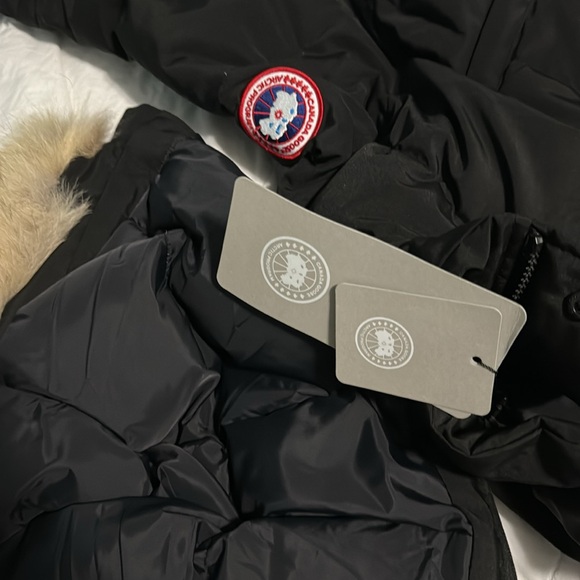 selling a canada goose size small. - Picture 6 of 6
